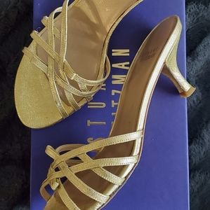 Stuart Weitzman gold patent leather slide sandal 9
